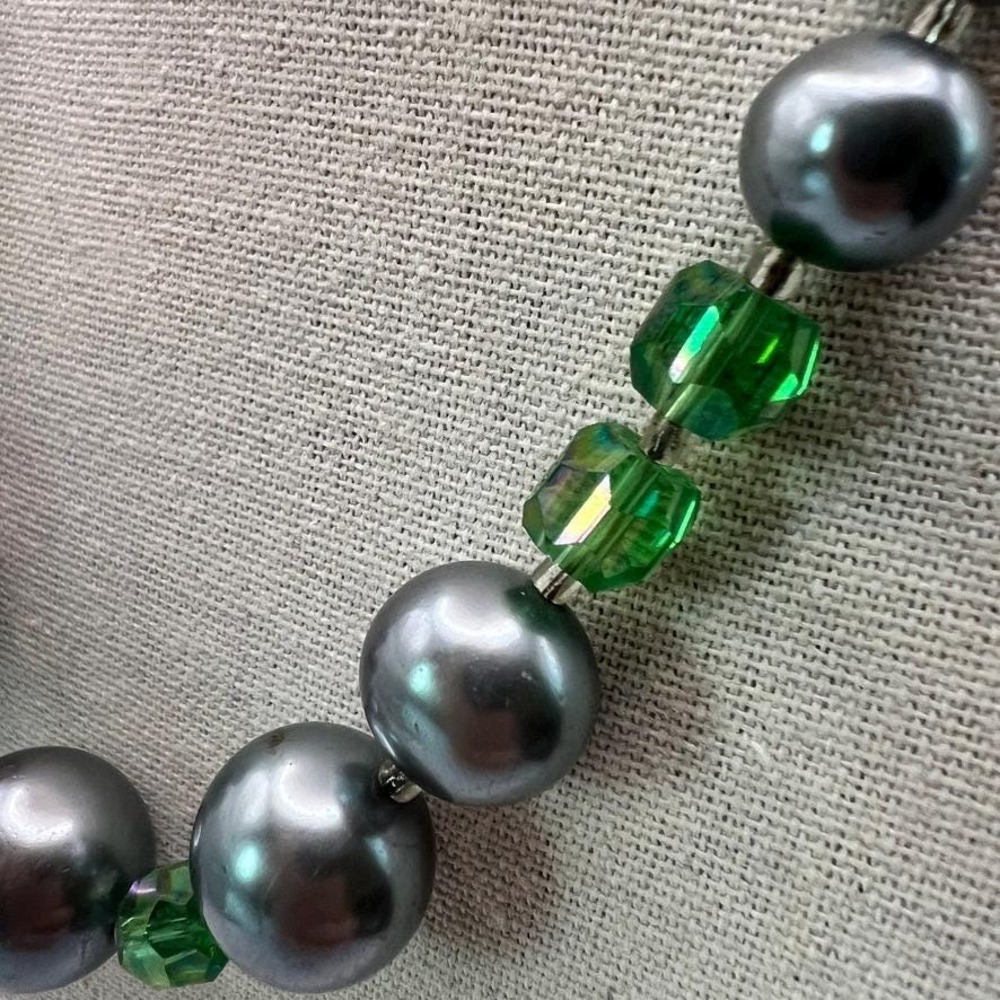 Vintage 1950s Japan Necklace Gray Faux Pearl Green Crystal Beads Mid-Century MCM - Picture 8 of 10